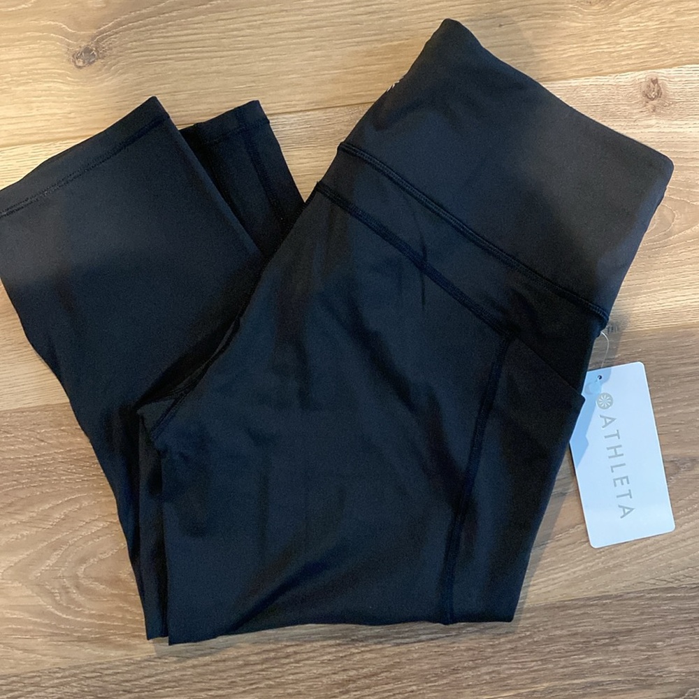 NWT Athleta ultimate stash capri leggings, black, large
